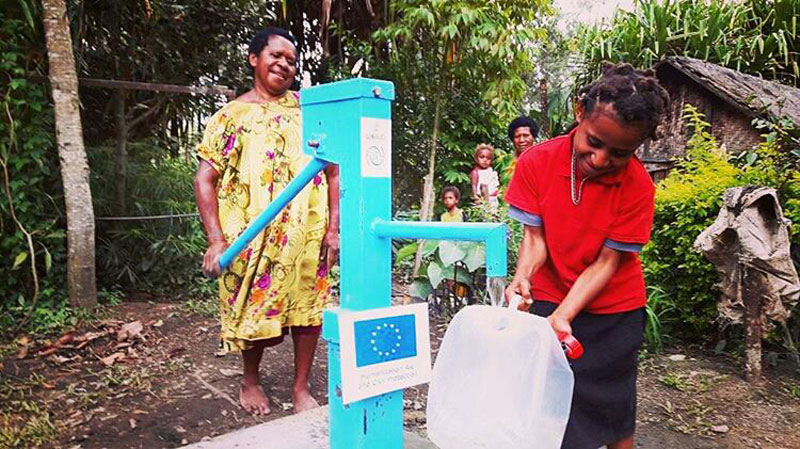 IOM and the EU provide drinking water, health promotion, and agriculture recovery to more than 90,000 people in rural Hela, Enga, Jiwaka and Simbu provinces. Photo: IOM 2016