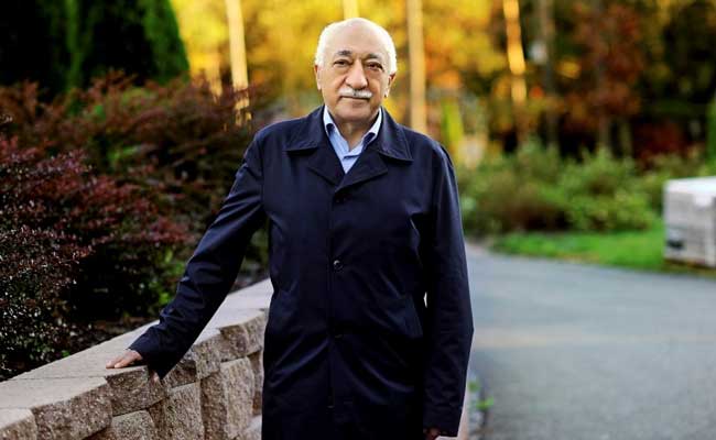 Turkey has detained a senior aide to the US-based cleric Fethullah Gulen