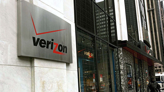 Verizon nears deal to acquire Yahoo