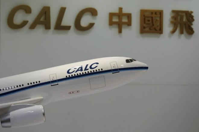 A model aircraft is displayed at the reception of the China Aircraft Leasing Group office in Hong Kong, China June 22, 2015. REUTERS/Bobby Yip