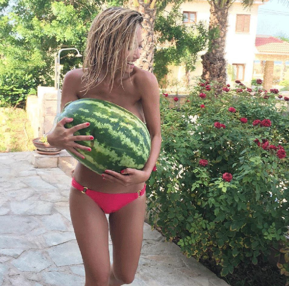 I carried a watermelon #klassgirls #vacay ???