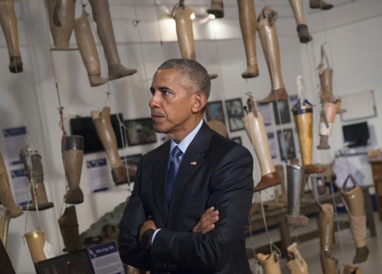 US President Barack Obama tours the Cooperative Orthotic and Prosthetic Enterprise (COPE) center in Vientiane