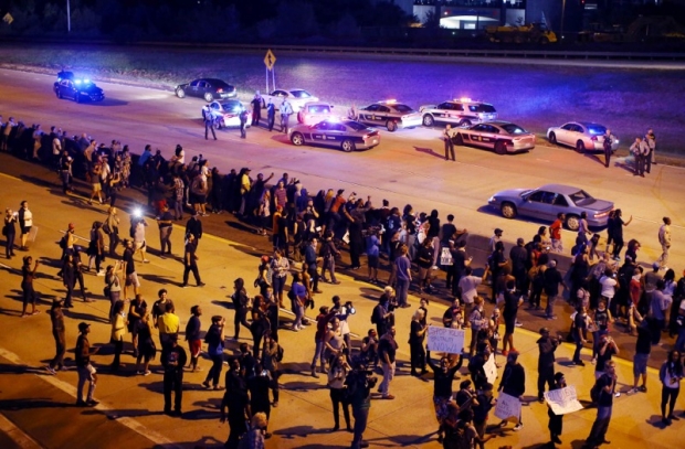 Protesters head onto the highway during another night of protests over the police shooting of Keith Scott in Charlotte, North Carolina, US, September 22, 2016 - See more at: http://www.themalaymailonline.com/world/article/police-fire-tear-gas-at-charlotte-protesters-blocking-highway#sthash.OteOb3BH.dpuf