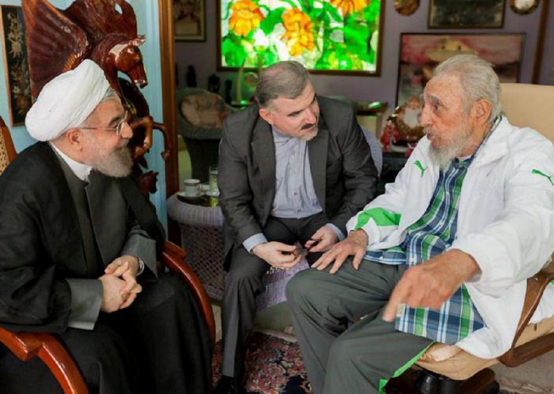 Iranian President Hasan Rohani meets former Cuban president Fidel Castro (R) at his house of Havana on September 19, 2016