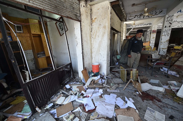 A Pakistani police officer inspects the site of a suicide bomb attack at a district court in Mardan - See more at: http://www.seychellesnewsagency.com/articles/5844/+dead,+dozens+wounded+in+Pakistan+court+blast+police#sthash.RxGOIxZm.dpuf