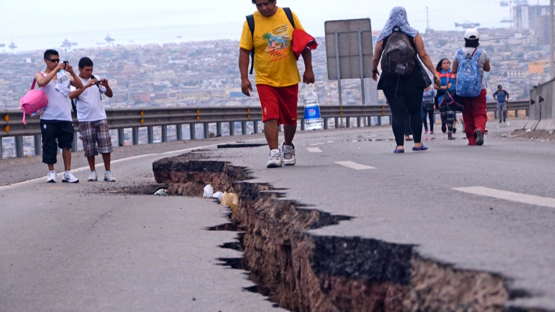 Вальдивия чили землетрясение. Землетрясение в чили 27 февраля 2010 года. Цунами в чили. Землетрясение в мауле чили 2010. Землетрясение в чили 2010.