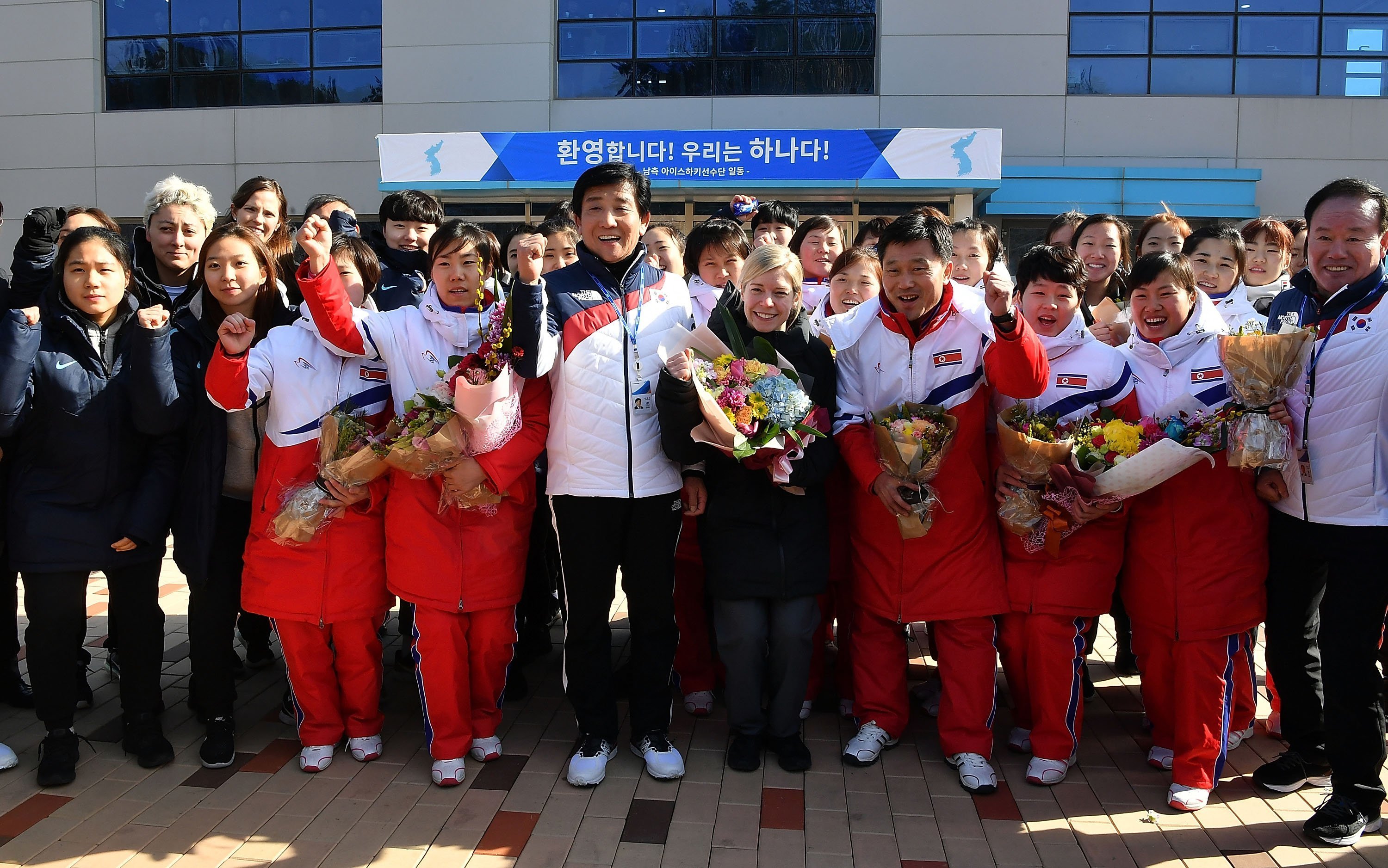 Спортсмены южной кореи. Сборная Северной Кореи на Олимпиаде. Хоккей в Северной Корее.