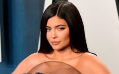 Kylie Jenner’s plunging pink outfit makes hearts racing
