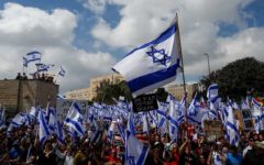 Israeli govt in chaos as judicial reform plans draw mass protests