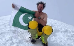 Pakistan climber who helped in daring rescue dies on mountain