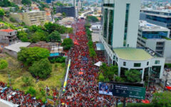 Thousands rally in support of embattled Honduras president