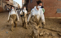 Reeking mud sparks health fears in Spain flood epicenter