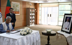 CA pays homage to Manmohan Singh at Indian High Commission