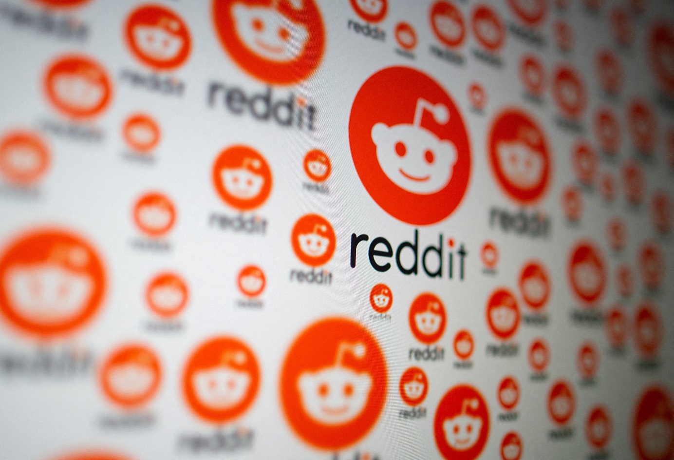 Reddit Testing Reddit testing an AI-powered feature called Reddit Answers