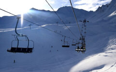 Over 200 skiers rescued by helicopter from chairlift in French Alps    