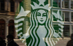 Starbucks shift on non-paying visitors stirs debate in US