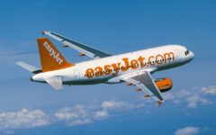 EasyJet halved its Q1 losses on strong passenger demand for flights and package holidays