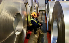 UK govt backs steel industry amid tariff threat