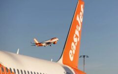 British no-frills airline EasyJet announced a widening of net losses for the first half of its financial year