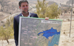 France urges Israel to drop West Bank settlement plan