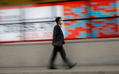 Asian and European markets mixed on Thursday
