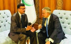 Dhaka, Islamabad hold talks on regional, global issues at OIC meeting